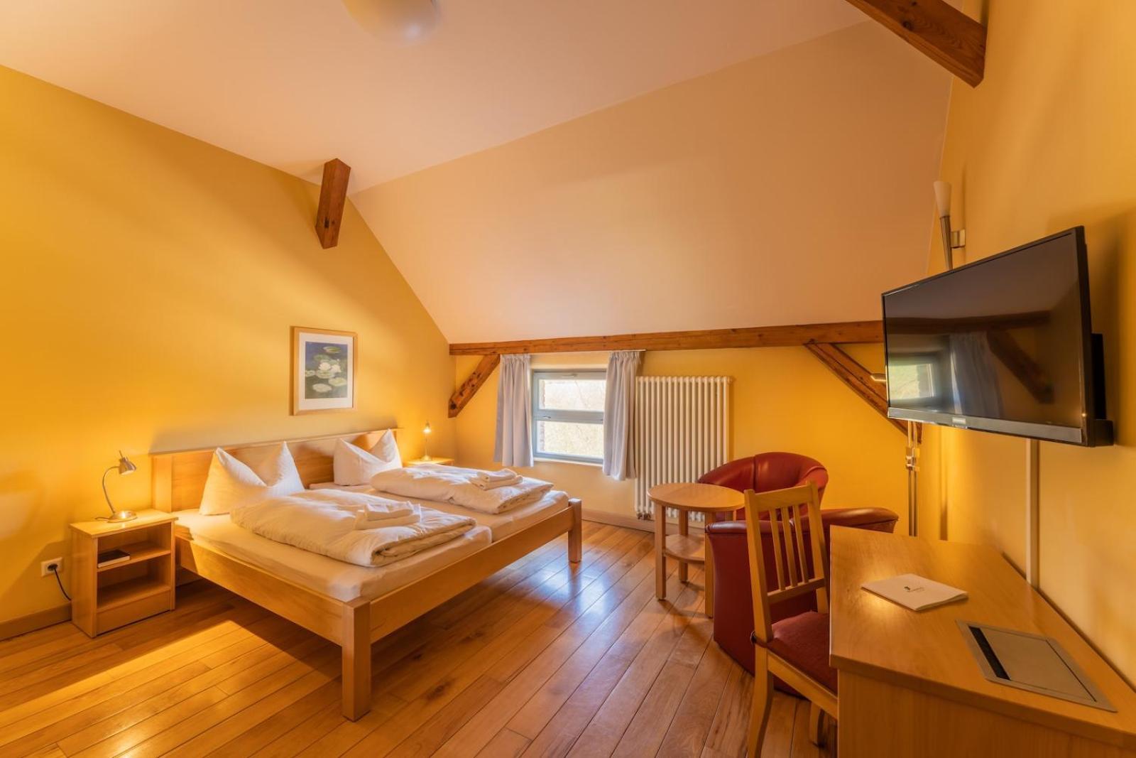 Biohotel Stiftsgut Wilhelmsgluecksbrunn Creuzburg Exterior photo